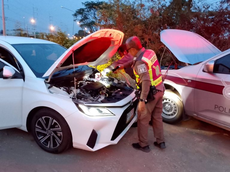 จราจร ช่วยเหลือรถสตาร์ทไม่ติด